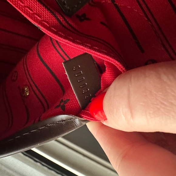 Louis Vuitton Neverfull MM - Picture 10 of 11